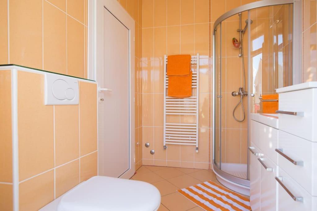 Villa Ajda - Orange Room Omišalj Kültér fotó