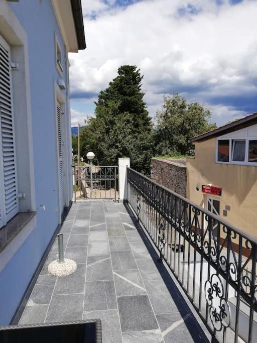 Villa Ajda - Orange Room Omišalj Kültér fotó