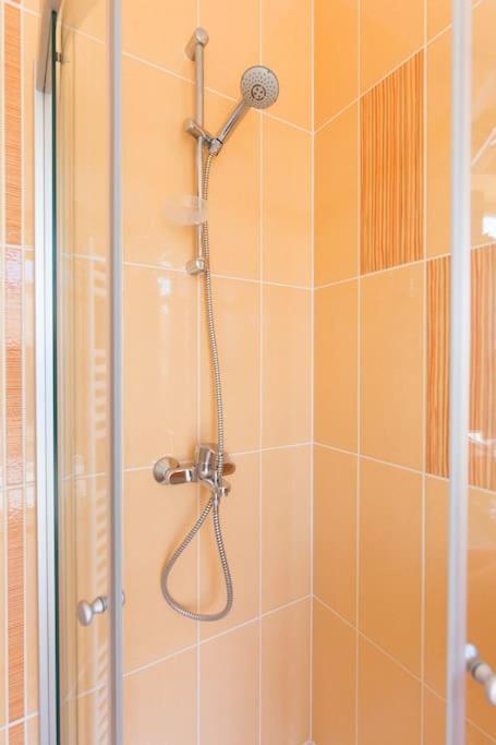 Villa Ajda - Orange Room Omišalj Kültér fotó